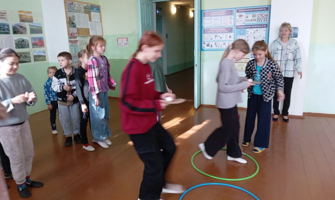 В преддверии самого теплого праздника «Дня матери »,  участники готовятся к игровой программе  «С мамой лучшая команда».